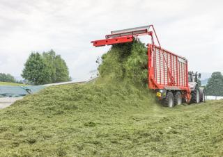 Remorci cu tocător pentru siloz Pöttinger Jumbo 7220 D