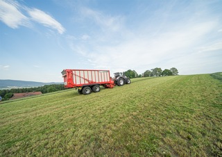 Remorci cu tocător pentru siloz Pöttinger Jumbo 7220 D