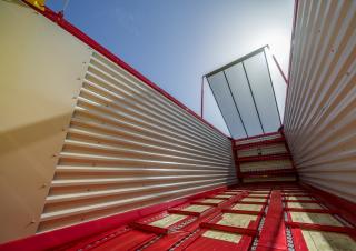 Remorci cu tocător pentru siloz Pöttinger Jumbo 7220 L