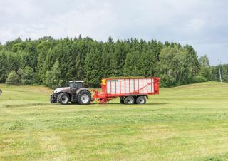 Remorci cu tocător pentru siloz Pöttinger Jumbo 7220 L