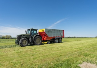 Remorci cu tocător pentru siloz Pöttinger Jumbo 7450 DB