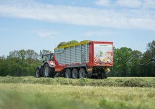 Remorci cu tocător pentru siloz Pöttinger Jumbo 7520 DB