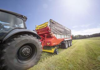 Remorci cu tocător pentru siloz Pöttinger Jumbo 8450 DB