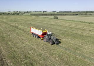Remorci cu tocător pentru siloz Pöttinger Jumbo 8540