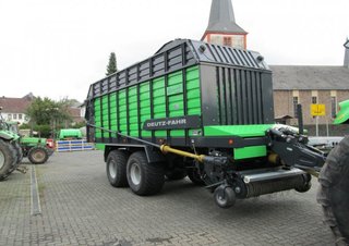 Remorci cu tocător pentru siloz DEUTZ-FAHR RotoMaster 5520 D