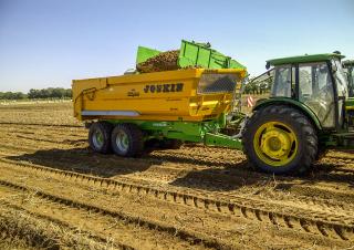 Remorci cu tocător pentru siloz Joskin TRANS-CAP 5500/15BC125