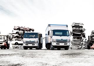 Camioane Șasiuri rigide Hino 300 714 LWB 4x2