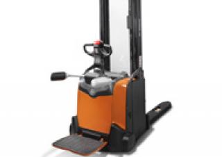 Stackere (transpaleți) Stackere (transpaleți) mobile BT SPE 200