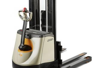 Stackere (transpaleți) Stackere (transpaleți) mobile Crown SX 3000-40 TT-3962