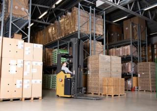 Stackere (transpaleți) Stackere (transpaleți) cu operare la mică înălțime Caterpillar NSS12N2TF