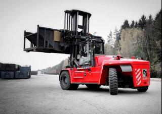 Stivuitoare frontale diesel Kalmar DCG250-12LB