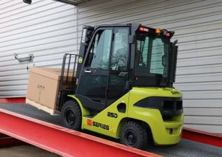 Stivuitoare frontale diesel Clark S 25 D
