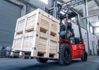 Stivuitoare frontale electrice EP EFX252