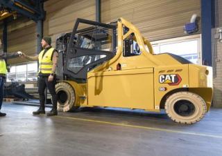 Stivuitoare frontale electrice Caterpillar EP14N2T