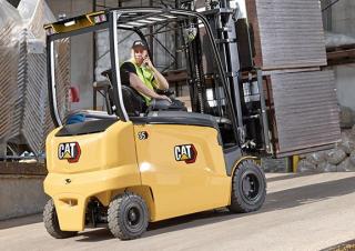 Stivuitoare frontale electrice Caterpillar EP35AN