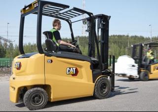 Stivuitoare frontale electrice Caterpillar EP35AN