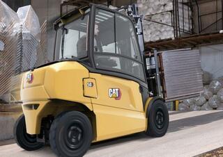 Stivuitoare frontale electrice Caterpillar EP50NH