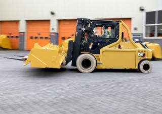 Stivuitoare frontale electrice Caterpillar EP80NH-900