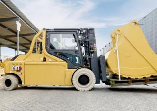 Stivuitoare frontale electrice Caterpillar EP80NH-900