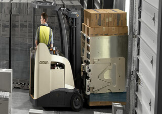 Stivuitoare frontale electrice Crown RC 5735