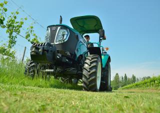 Tractoare 4WD Arbos 3055