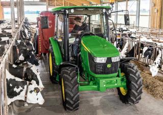 Tractoare 4WD John Deere 5075E