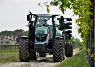 Tractoare 4WD Arbos 5115