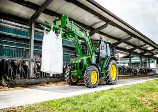 Tractoare 4WD John Deere 5115M 