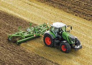 Tractoare 4WD Fendt 826 Vario Profi