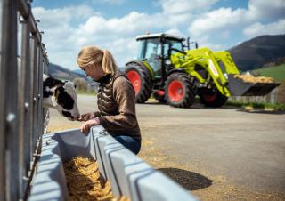 Tractoare 4WD Claas Axos 2.105 