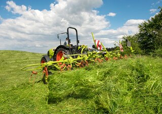 Tractoare 4WD Claas Elios 210 Basic 