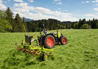 Tractoare 4WD Claas Elios 210 Basic 