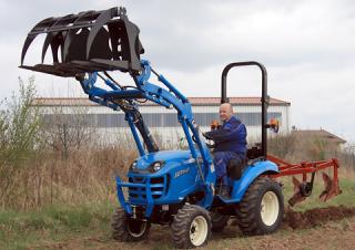 Tractoare 4WD LS J27 HST