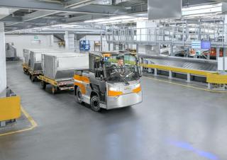 Tractoare automatizate Still LXT 180