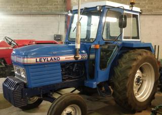 Tractoare cu roți mari pe spate Leyland 272
