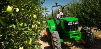 Tractoare cu roți mari pe spate John Deere 5055E