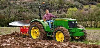 Tractoare cu roți mari pe spate John Deere 5055E