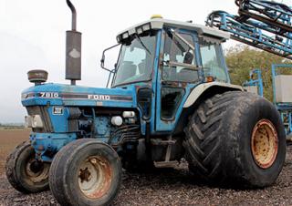 Tractoare cu roți mari pe spate Ford-NH 7810