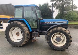 Tractoare cu roți mari pe spate Ford-NH 8240