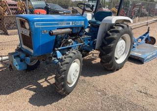 Vehicule Tractoare municipale Ford-NH 1700