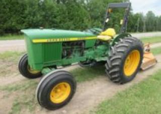 Vehicule Tractoare municipale John Deere 2030
