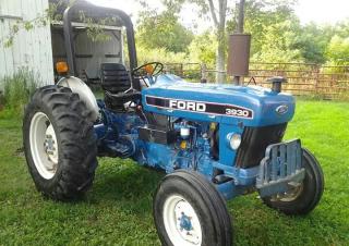 Vehicule Tractoare municipale Ford-NH 3930