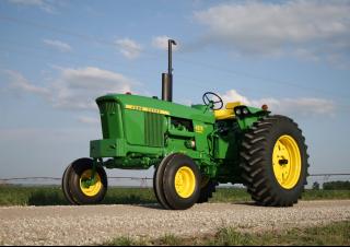 Vehicule Tractoare municipale John Deere 4020