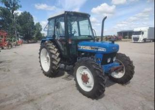 Vehicule Tractoare municipale Ford-NH 4830