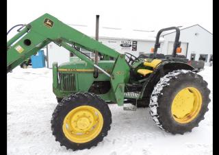 Vehicule Tractoare municipale John Deere 5200