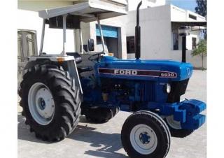 Vehicule Tractoare municipale Ford-NH 5630