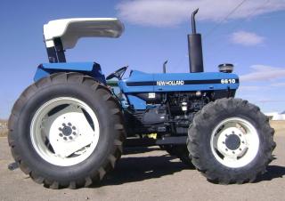 Vehicule Tractoare municipale Ford-NH 6610