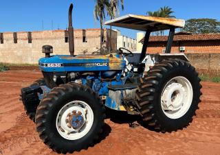 Vehicule Tractoare municipale Ford-NH 6630