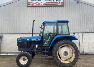 Vehicule Tractoare municipale Ford-NH 6640