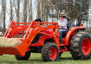 Vehicule Tractoare municipale Kubota MX5200
